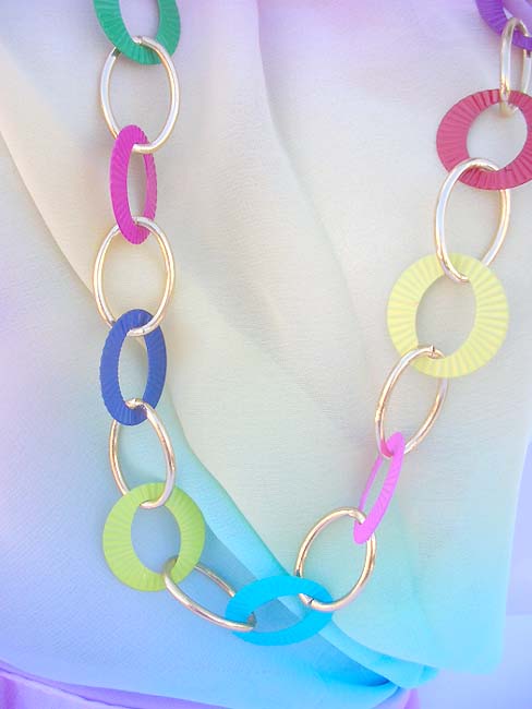 high-fashion-necklace-019-closeup