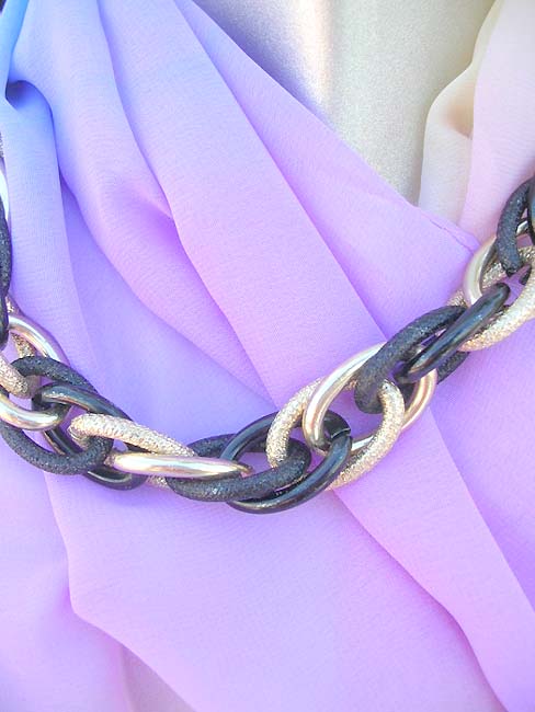 high-fashion-necklace-020-closeup