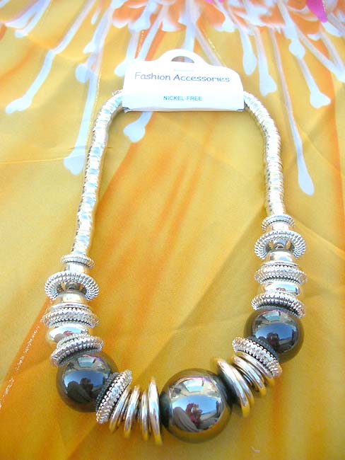large-bead-silver-coil-necklace-001-1