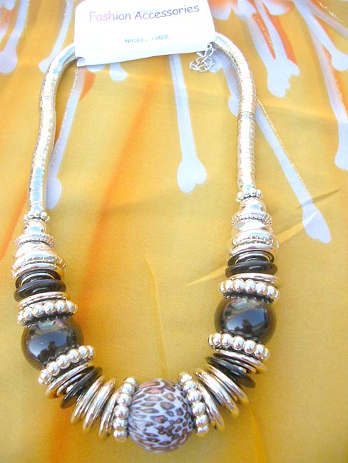 large-bead-silver-coil-necklace-002-2