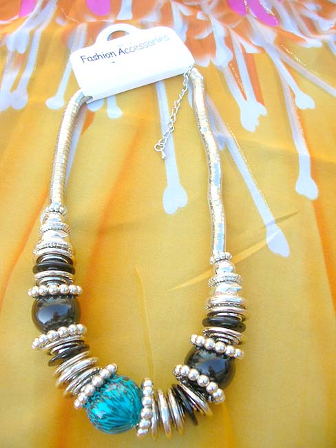 large-bead-silver-coil-necklace-002-3