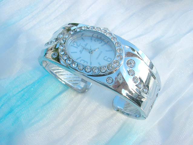 bangle-cuff-watch-n70a