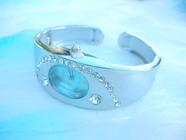 bangle-cuff-watch-n70b