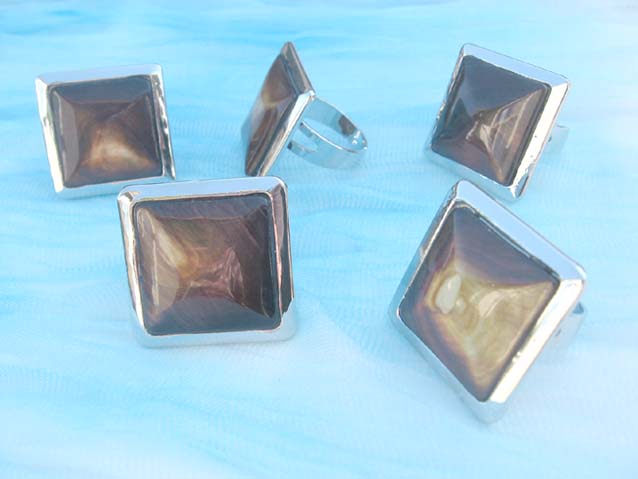 brown-seashell-fashion-rings