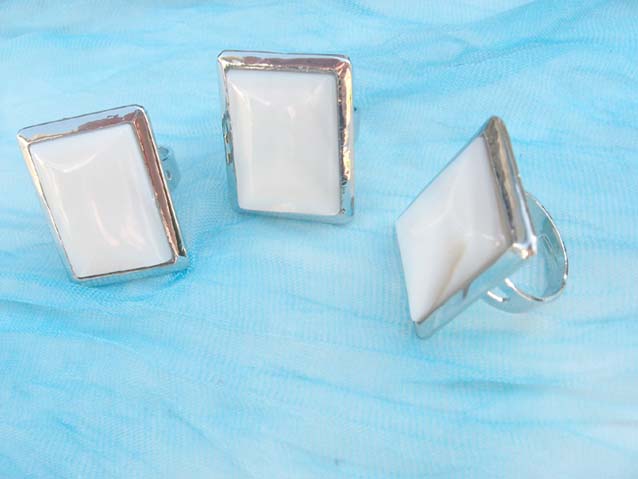 white-sea-shell-ring-retangular