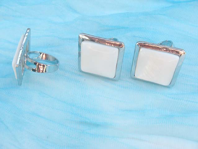 white-sea-shell-ring-square