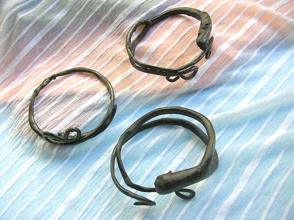 Natural jewelry manufacturer, Sea wood bangle handcrafted in Bali Indonesia