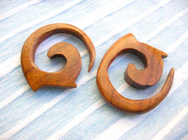 Dolphin feather fashion wooden earring, organic body jewelry wholesale