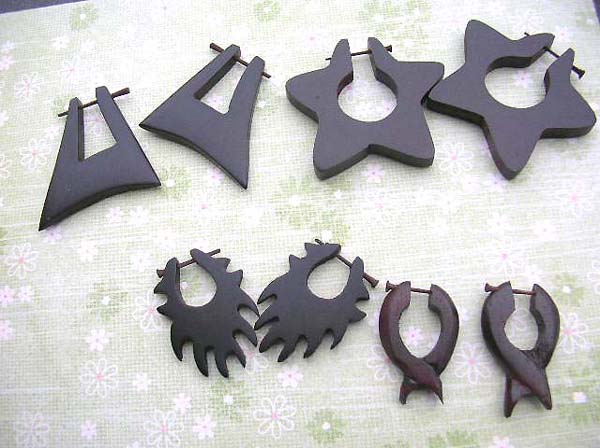 Fantasy fine wooden natural pin earring