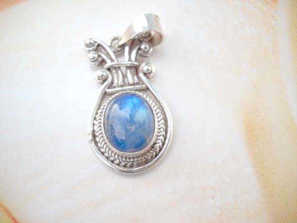  Artist design holding round blue gemstone, 925. sterling silver mounting pendant, wholesale sterling jewelry