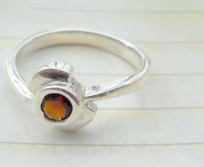 Exquisite 925. sterling silver red cz ring