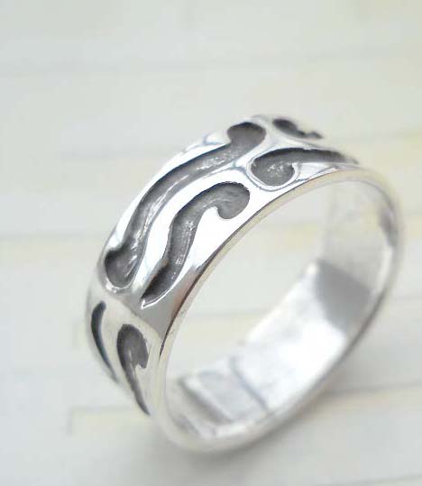Stamped 925. silver ring with graved black line pattern