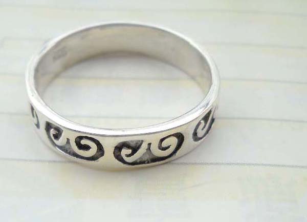 925. stamped silver ring with a pair spiral design