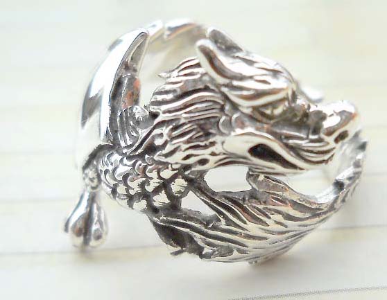 Trendy 925. stamped silver ring with dragon design