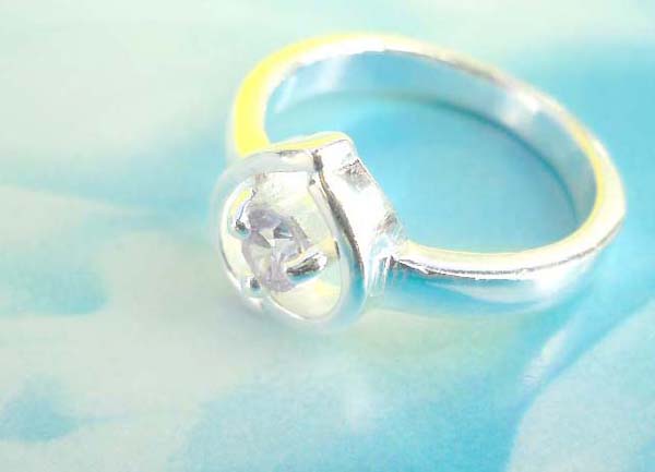 Little water-drop holding a clear rhinestone, precious 925. sterling silver ring