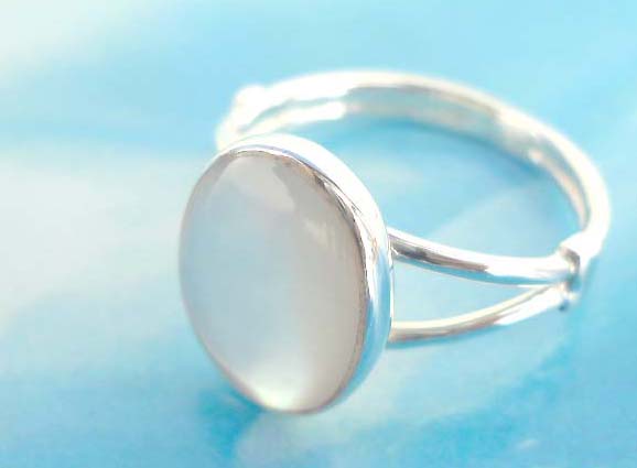 Enlarge olive shape white seashell design,vintage 925. stamped silver ring