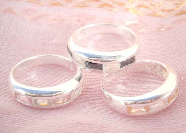 925. stamped silver ring with assorted rhinestone wrap around design