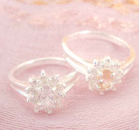 Great stamped 925 sterling silver clear cz and 3d angle shape ring