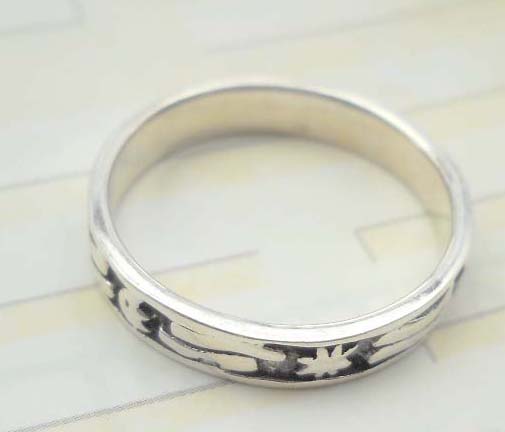 Outstanding 925. stamped silver ring with moon and sun design