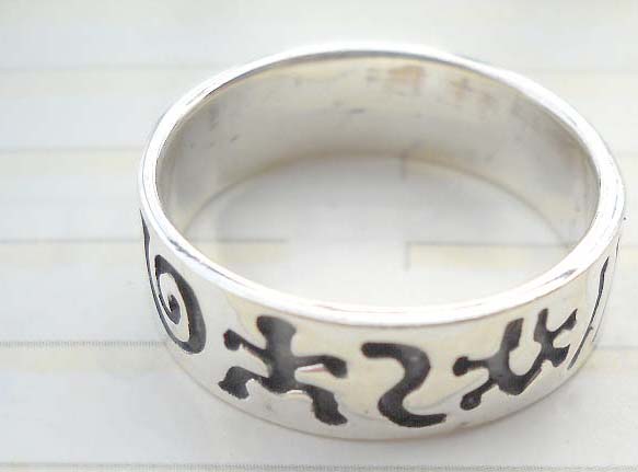Unique 925 sterling silver ring with graved ancient words design