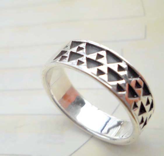 Stamped 925. silver ring with multi triangle wrap around band ring design