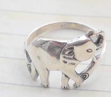 Elephant design,vintage 925. stamped silver ring