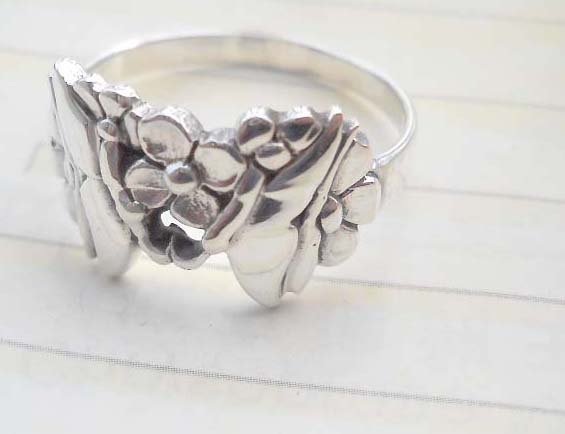 Floral garden design,vintage 925. stamped silver ring