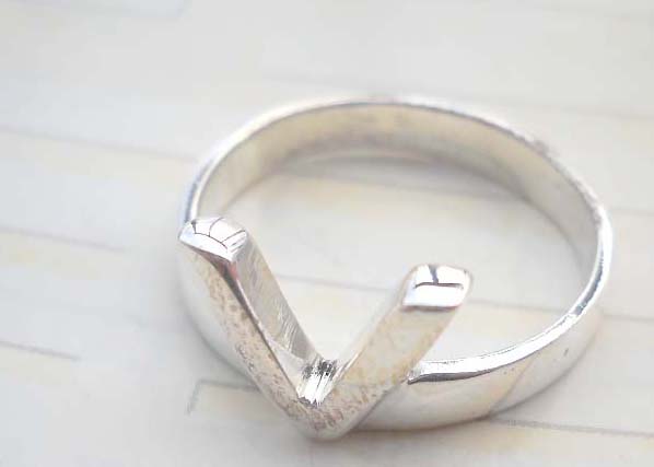 Collectible stamped 925 sterling silver etch-in connected V ring