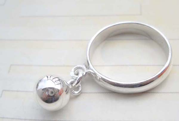 Outstanding 925. stamped silver ring with jingle bell design