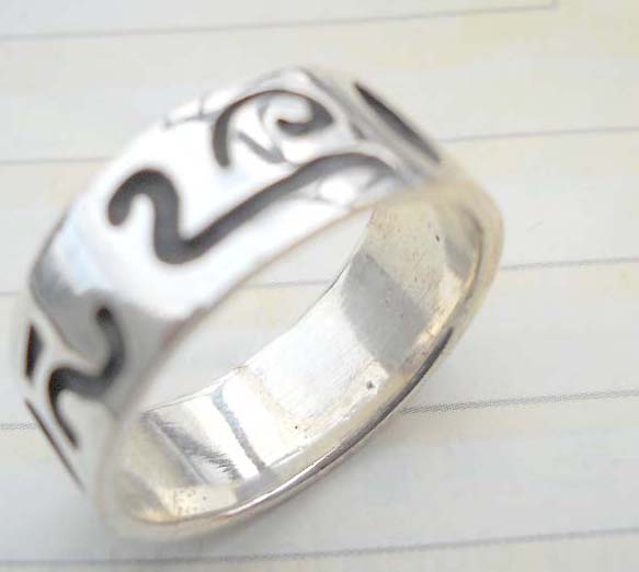Great stamped 925 sterling silver graved snake ring