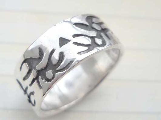 Collectible stamped 925 sterling silver ring with tattoo crab design