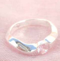 Great stamped 925 sterling silver curvy band with pinky cz ring 