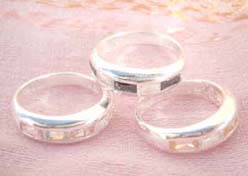 925. stamped silver ring with assorted rhinestone wrap around design