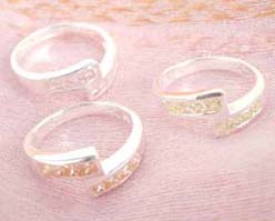 Outstanding 925. stamped silver ring with Z shape holding mini cz design