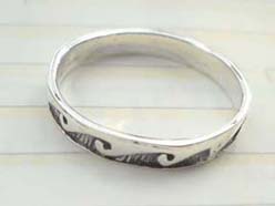Unique 925 sterling silver ring with ocean wavy design