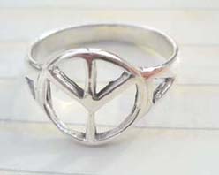 Plain stamped 925 sterling silver ring with peace sign design 