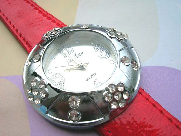 In fashion clear cz with daisy flower red watch, wholesale hip hop watches
