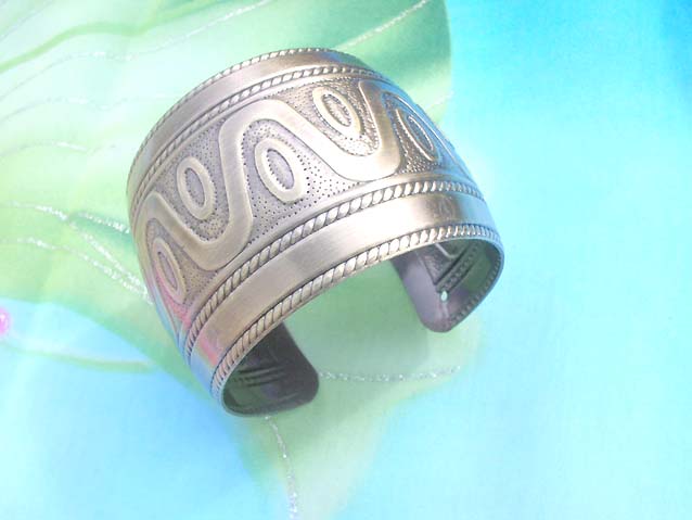 metal-cuff-101