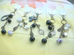 wholesale keychain fashion keyring assortment with black white antique finish 