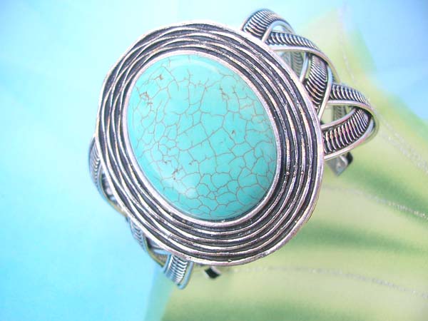 gemstone-turquoise-handcuff-002-1