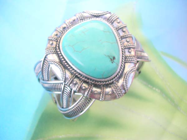 gemstone-turquoise-handcuff-002-2