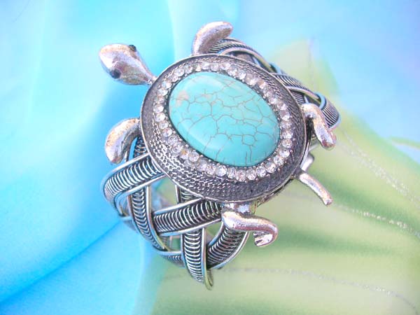 gemstone-turquoise-handcuff-003-1