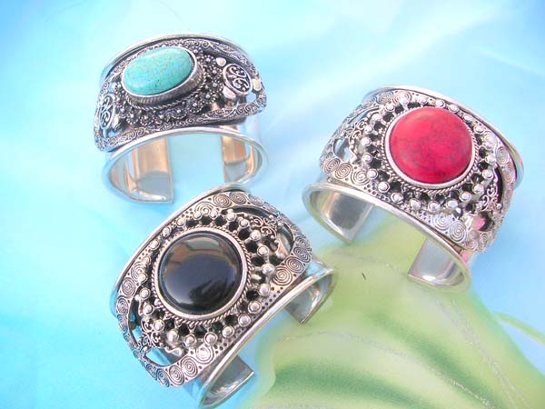gemstone-turquoise-handcuff-003-3