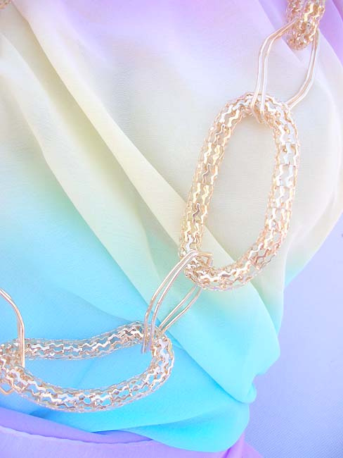 high-fashion-necklace-004-closeup