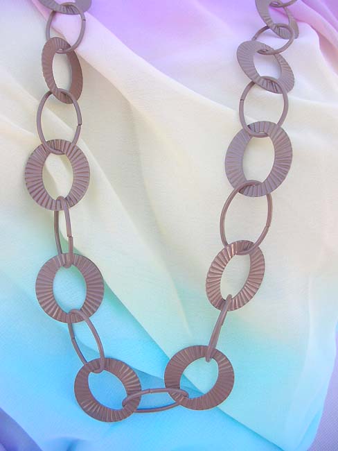 high-fashion-necklace-009-closeup