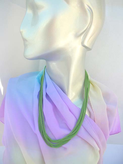 high-fashion-necklace-015-closeup