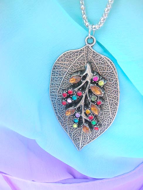 trendy-long-chain-necklaces-001pendant