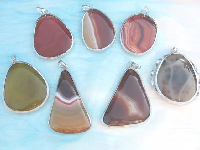 precious-stone-pendant-necklace-04