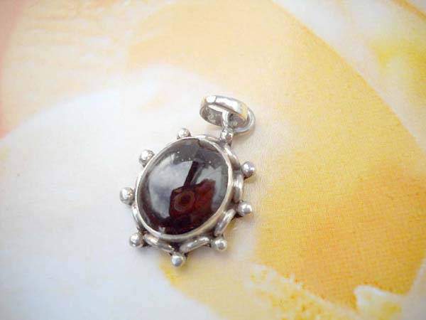  Trendy 925. sterling silver multi silver bead frame with black onyx pendant