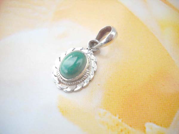  Fan shape frame with green malachite, precious 925. sterling silver pendant, jewelry at wholesale